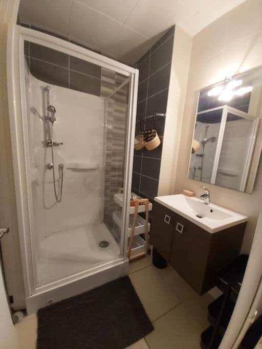 A 50 M De La Apartment *